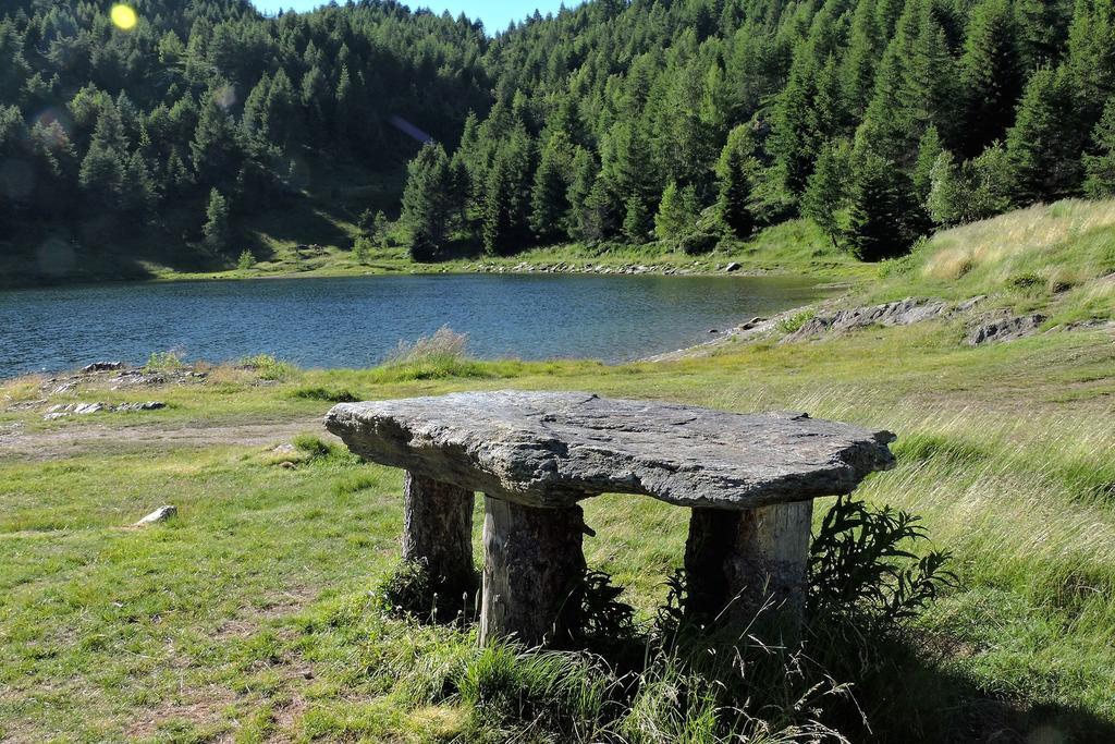 Rifugio Al Lago Del Mortirolo In Inverno Raggiungibile Solo A Piedi Monno Exterior foto