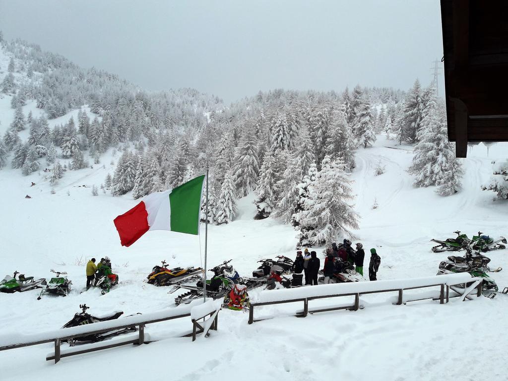 Rifugio Al Lago Del Mortirolo In Inverno Raggiungibile Solo A Piedi Monno Exterior foto