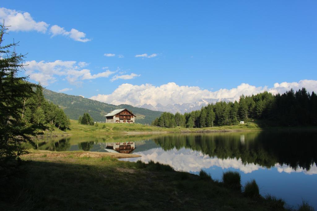 Rifugio Al Lago Del Mortirolo In Inverno Raggiungibile Solo A Piedi Monno Exterior foto