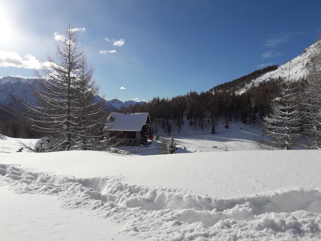 Rifugio Al Lago Del Mortirolo In Inverno Raggiungibile Solo A Piedi Monno Exterior foto