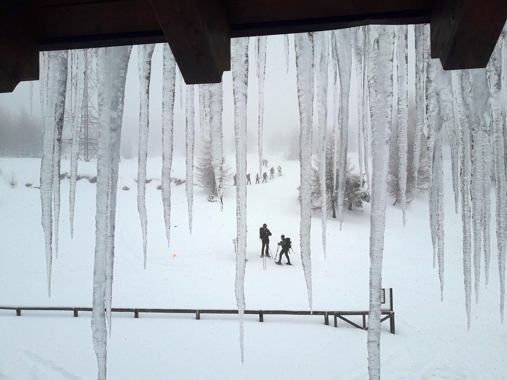 Rifugio Al Lago Del Mortirolo In Inverno Raggiungibile Solo A Piedi Monno Exterior foto