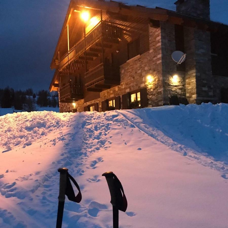 Rifugio Al Lago Del Mortirolo In Inverno Raggiungibile Solo A Piedi Monno Exterior foto